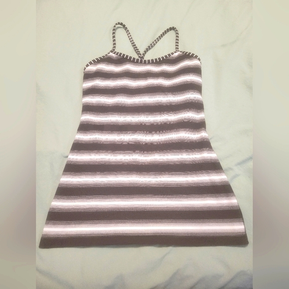 Lululemon Y tank - Picture 2 of 2